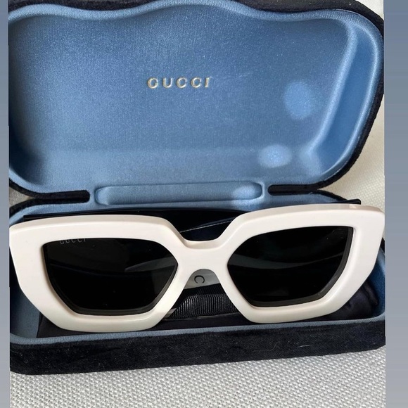 Sunglasses - Picture 3 of 4